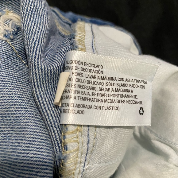 Wild Fable’s Women's Low-Rise Denim Mini Skirt - Medium Wash
Patches Size: 18 - Picture 10 of 11